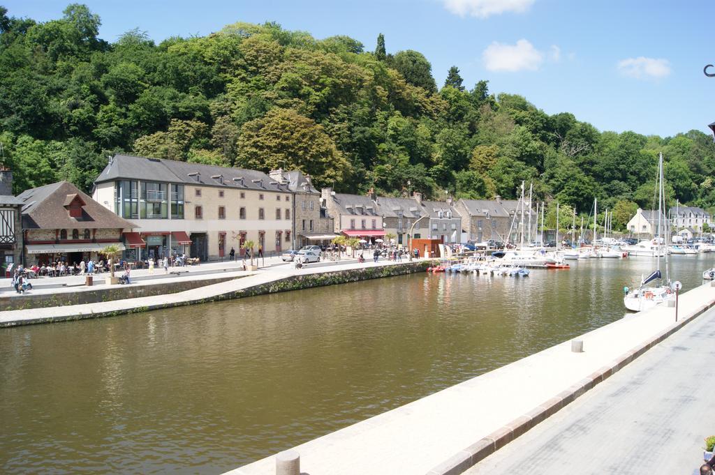 Apartamento Au Fil De L'Eau - Le Bord De Rance Dinan Exterior foto