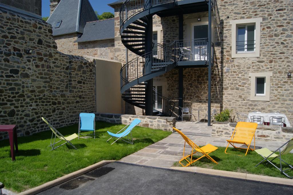 Apartamento Au Fil De L'Eau - Le Bord De Rance Dinan Exterior foto