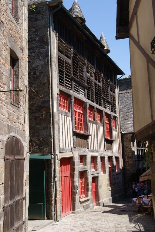 Apartamento Au Fil De L'Eau - Le Bord De Rance Dinan Exterior foto