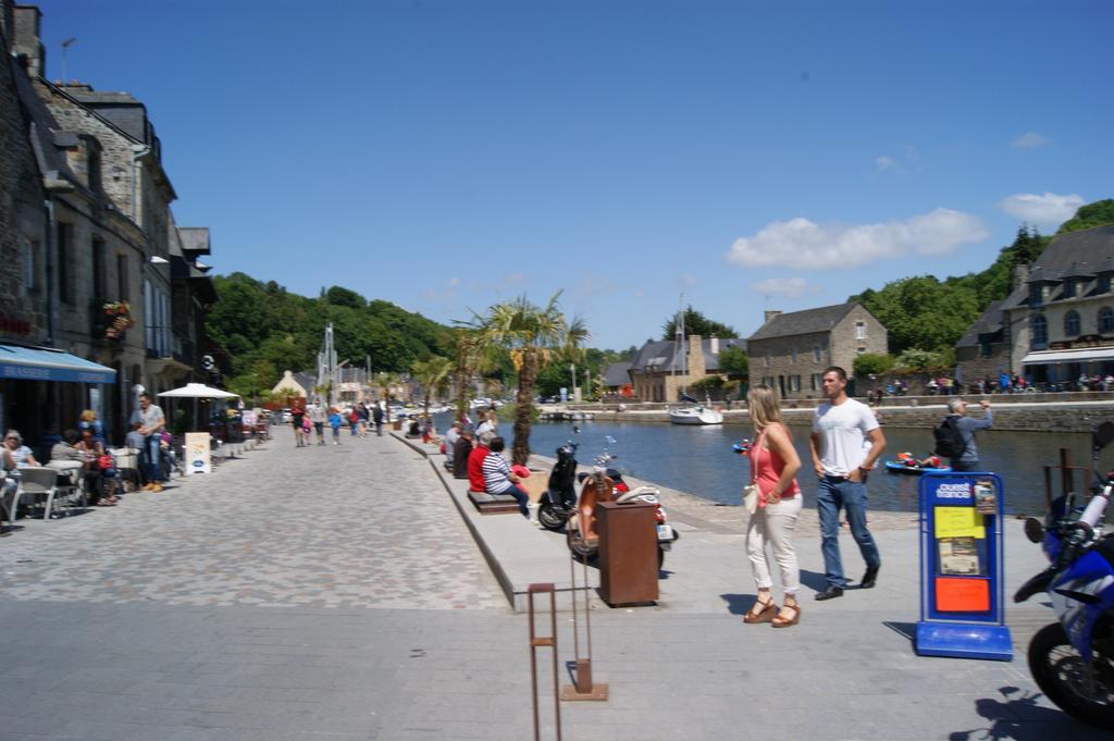 Apartamento Au Fil De L'Eau - Le Bord De Rance Dinan Habitación foto