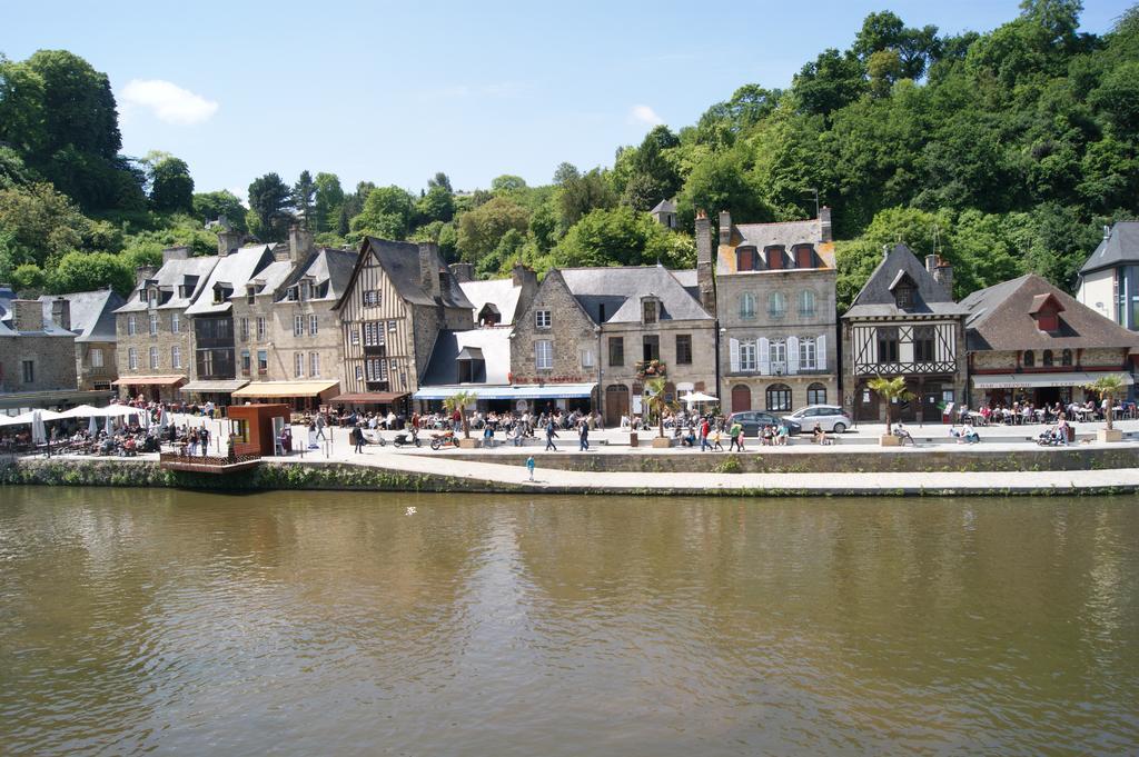 Apartamento Au Fil De L'Eau - Le Bord De Rance Dinan Exterior foto