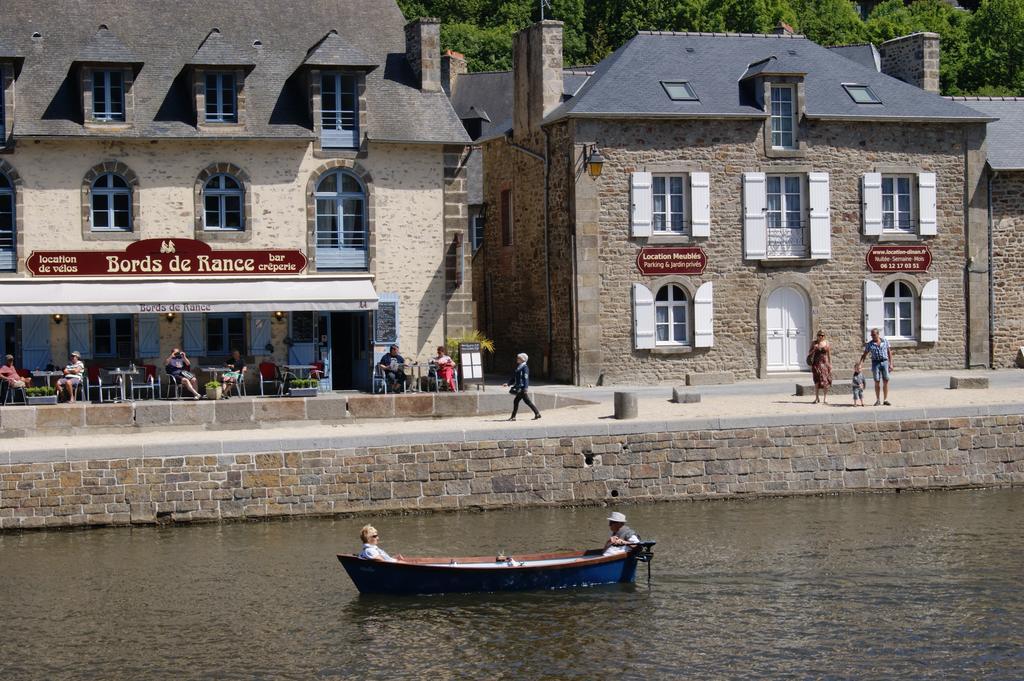 Apartamento Au Fil De L'Eau - Le Bord De Rance Dinan Habitación foto